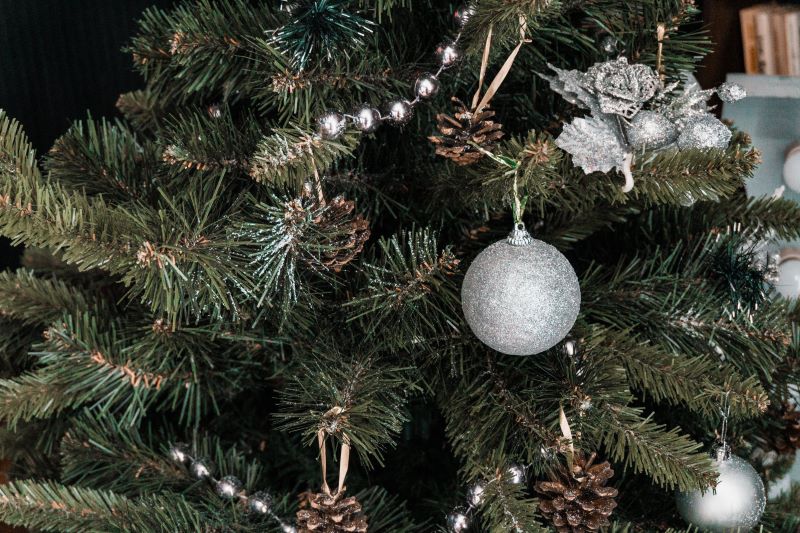 Don't Stress About Decorating This Year: Tips for Decorating With an Artificial Christmas Tree